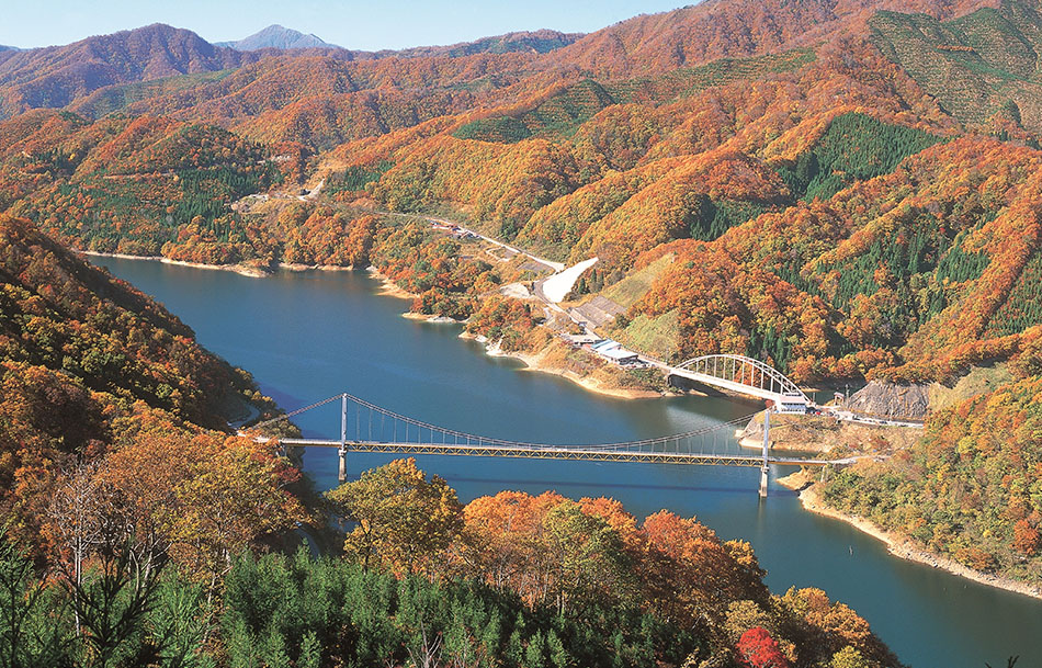 九頭竜湖紅葉
